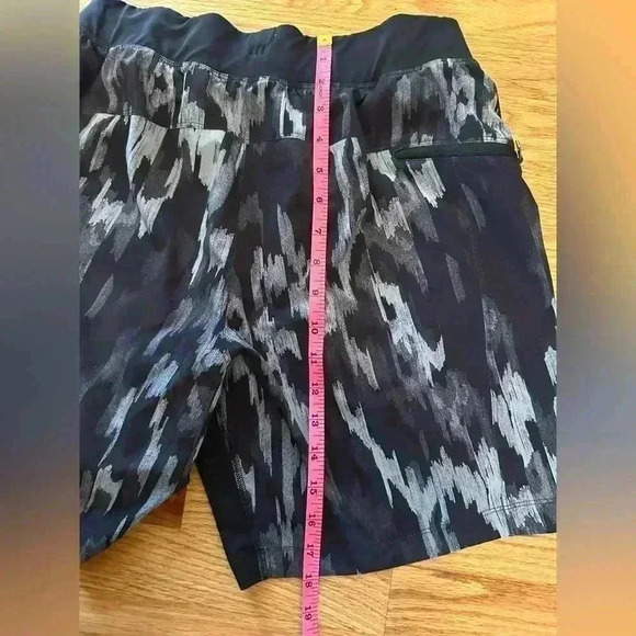 Lululemon T.H.E. Short - Size Small - Gray/Black - Picture 8 of 11